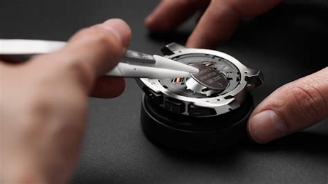 Hướng dẫn cách thay Pin đồng hồ Hublot đơn giản và chính xác 